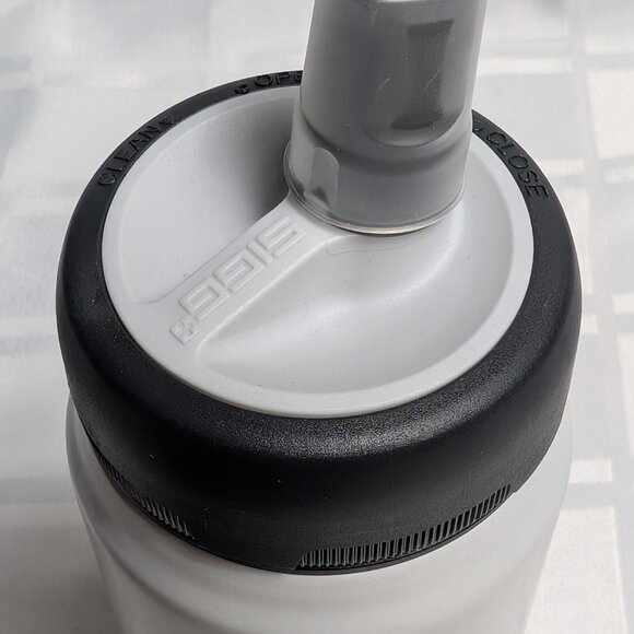 SIGG SWISS MADE METAL WATER BOTTLE SPORTS 0.6 LT SILVER AND WHITE LIDDED SPORTS - Picture 7 of 16